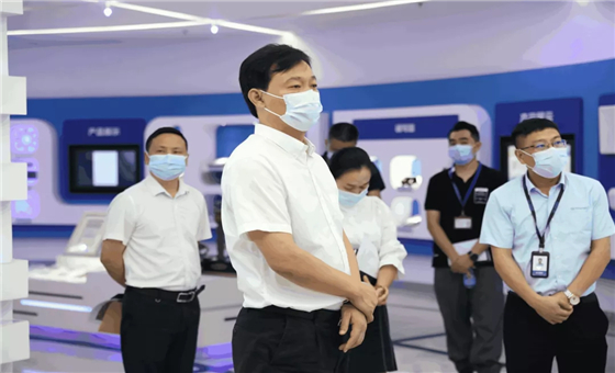 光明区委副书记、政法委书记张华伟莅临赢咖娱乐调研指导